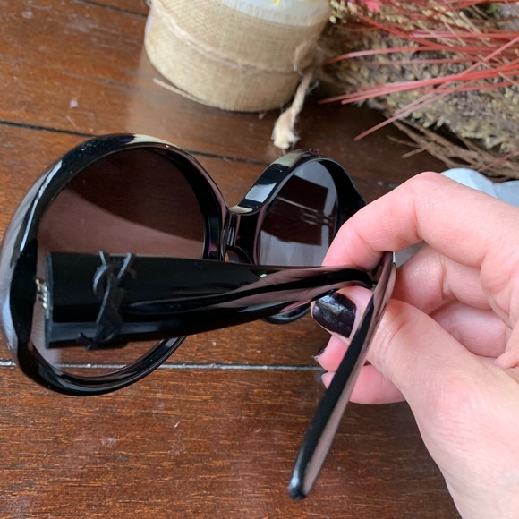 ❤️SOLD ⛔️Authentic ST.LAURENT 60 Round Oversized - Picture 3 of 8